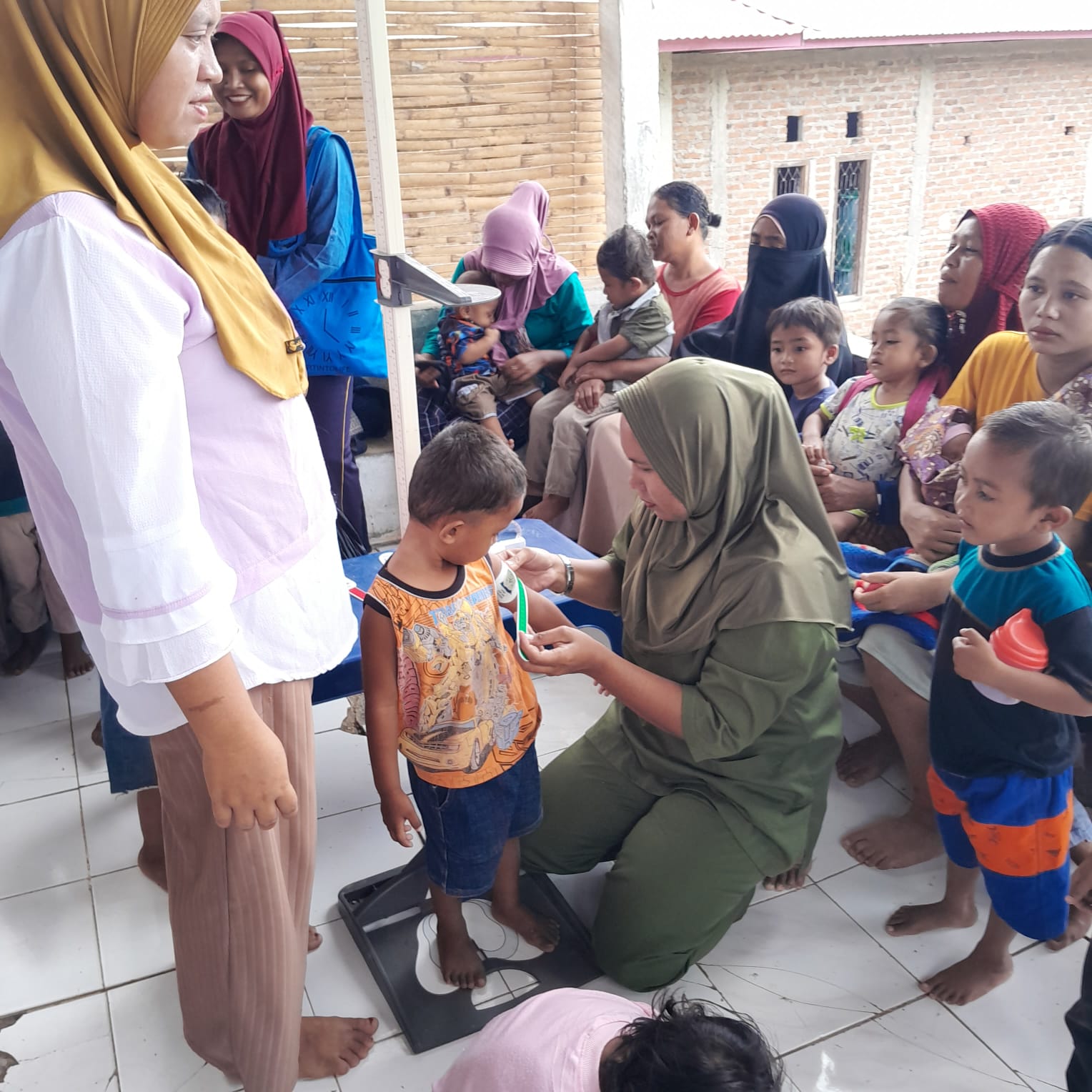 Intervensi Pencegahan Stunting di Posyandu Lambur Desa Tiwu Nampar Pada 06 Juni 2024